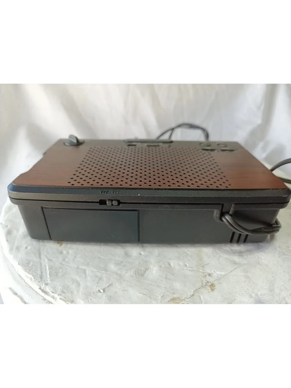 GE 7-4613 Vintage Digital Alarm Clock Radio AM/FM LED Wood Grain Retro Tested